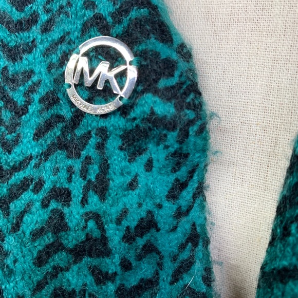 Micheal Kors green and black circle scarf - Picture 4 of 5